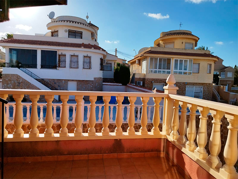 Chalet con piscina en San Miguel de las Salinas