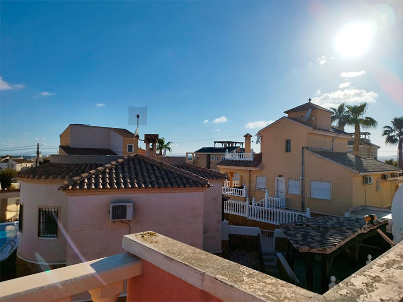 Chalet con piscina en San Miguel de las Salinas