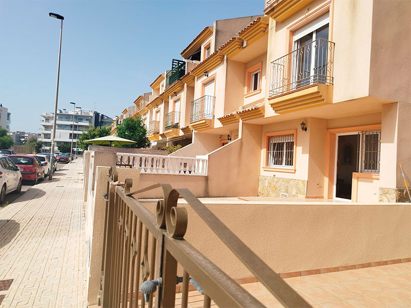 Vivienda en esquina en Orihuela Costa