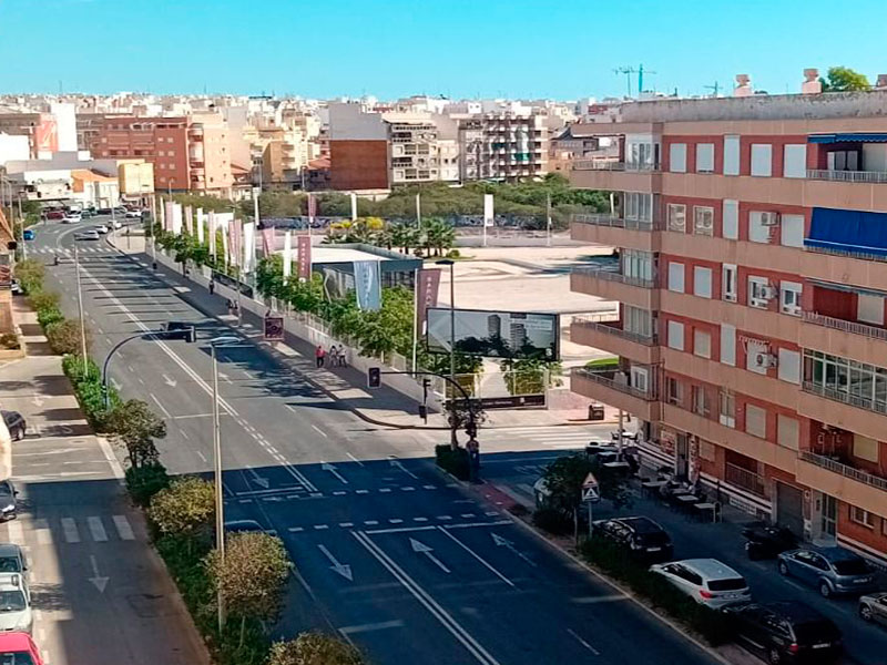 Ático soleado cerca de la playa del Acequión.