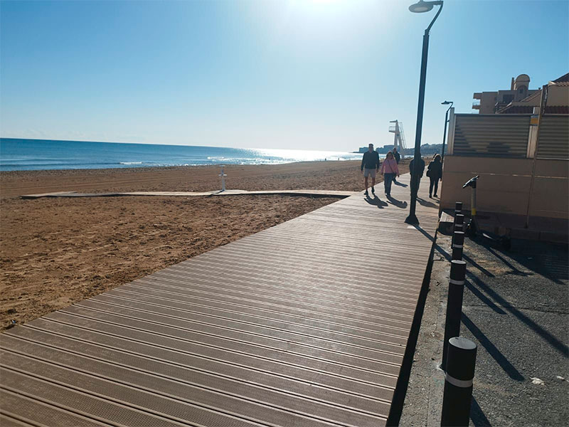 Chalet en primera línea de mar en la Mata