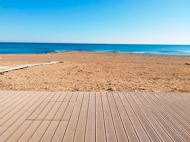 Chalet en primera línea de mar en la Mata